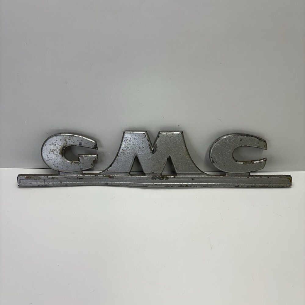 1947‎ 1954 GMC Truck GRILLE EMBLEM Original GM "GMC" NAME PLATE OEM 2227865